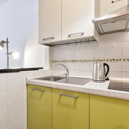 Guesthost - Porta Nuova Shiny Flats Daire Torino