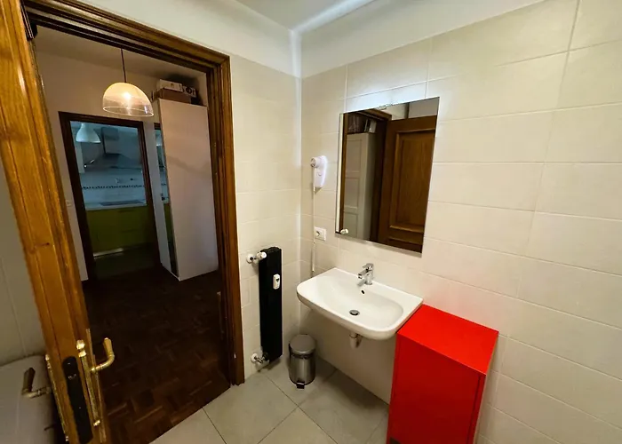 Guesthost - Porta Nuova Shiny Flats *