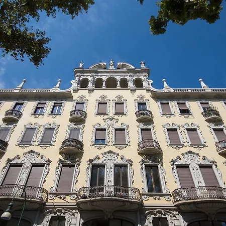 Guesthost - Porta Nuova Shiny Flat Apartment