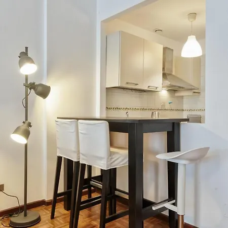 Guesthost - Porta Nuova Shiny Flat Apartment Turin