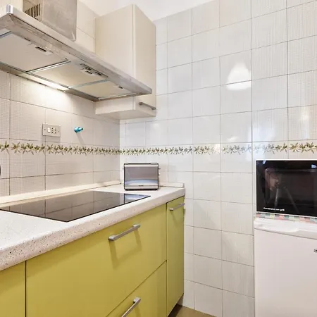 Guesthost - Porta Nuova Shiny Flat Apartment