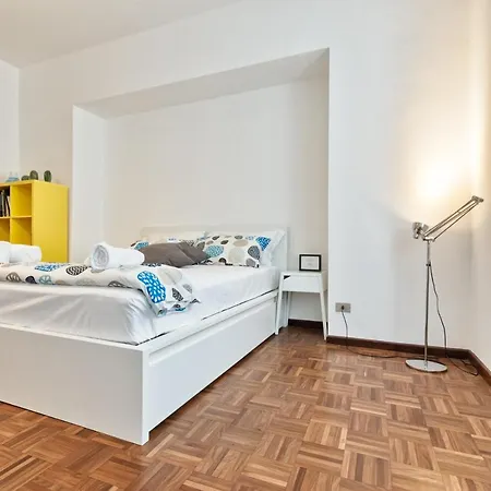 Guesthost - Porta Nuova Shiny Flat شقة