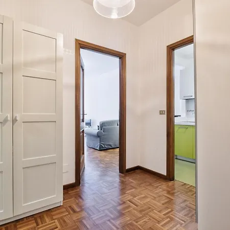 Guesthost - Porta Nuova Shiny Flat * تورينو